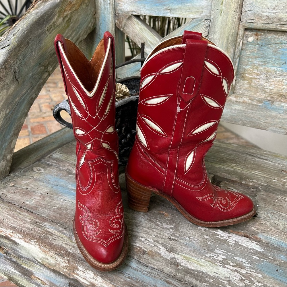 MISS CAPEZIO 
VINTAGE INLAY COWBOY BOOTS